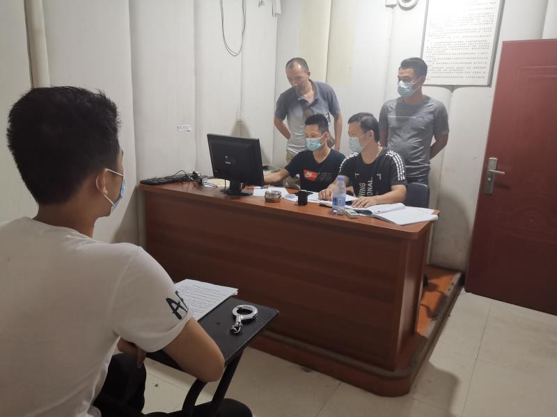 黑客24小时app接单提现的真相:便捷背后隐藏的法律风险与安全陷阱 第2张 黑客24小时app接单提现的真相:便捷背后隐藏的法律风险与安全陷阱 第2张