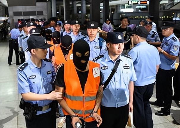 求私人黑客高手QQ联系方式?先了解合法需求与风险,避免被骗和数据泄露 第1张 求私人黑客高手QQ联系方式?先了解合法需求与风险,避免被骗和数据泄露 第1张