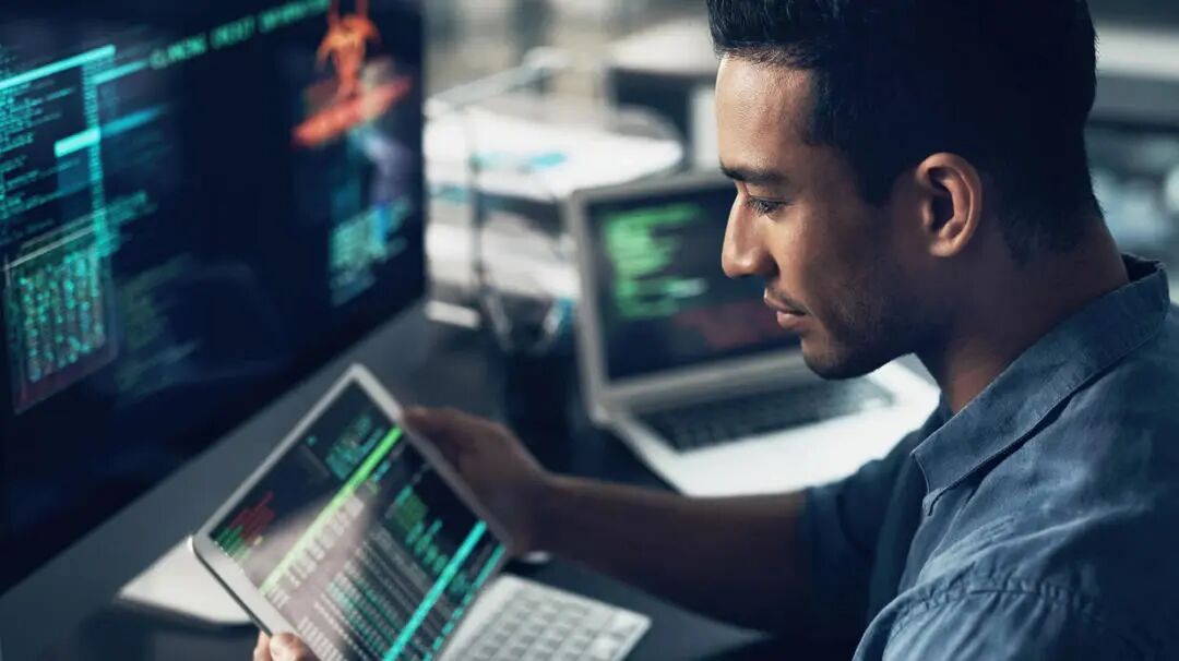 黑客年薪千万是真的吗?揭秘顶尖网络安全专家的高薪秘诀与职业路径 第1张 黑客年薪千万是真的吗?揭秘顶尖网络安全专家的高薪秘诀与职业路径 第1张