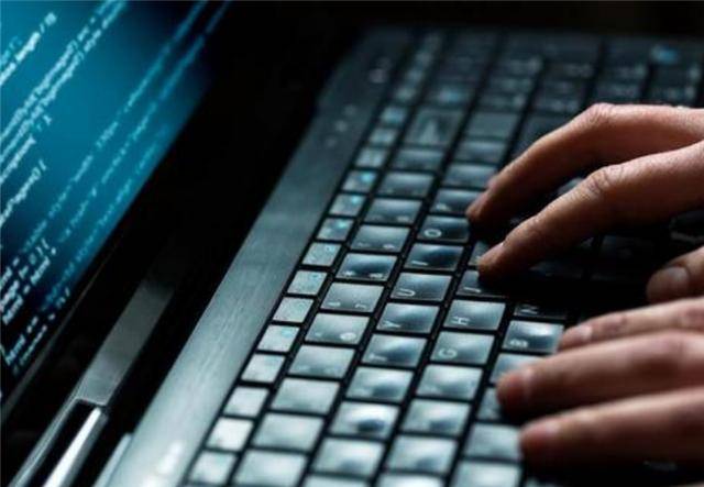 24小时黑客联系方式QQ靠谱吗？揭秘背后风险与正规网络安全渠道  第3张