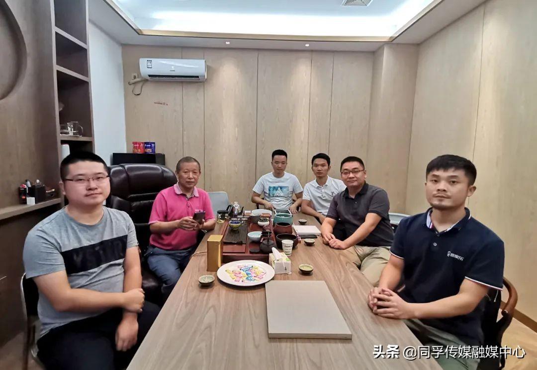 24小时在线接单用英语怎么说?地道表达提升国际订单转化率