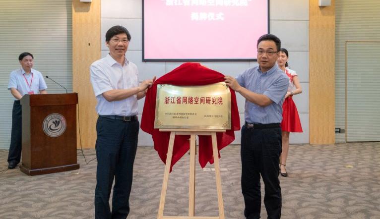 黑客月薪揭秘:从入门到高薪的完整指南,轻松掌握网络安全赚钱秘籍 第1张 黑客月薪揭秘:从入门到高薪的完整指南,轻松掌握网络安全赚钱秘籍 第1张