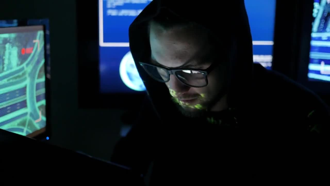 个人黑客:揭秘数字时代的技术探险家与安全守护者