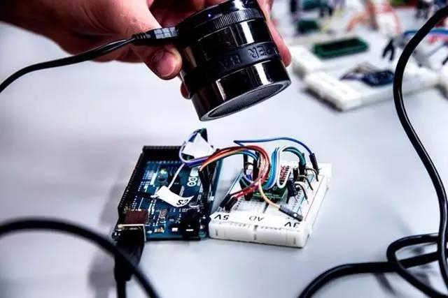 黑客入侵需要网络吗？揭秘网络依赖与物理攻击的真相，助你全面防护  第1张