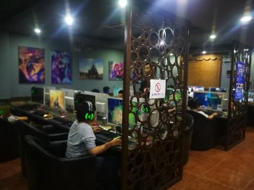 黑客24小时接单查询个人信息？揭秘非法服务真相与防范指南，保护你的数字身份安全  第1张